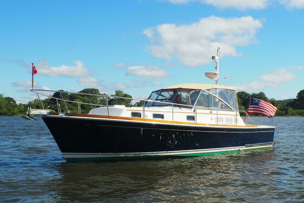 Grand Banks 38 Eastbay EX Yacht For Sale
