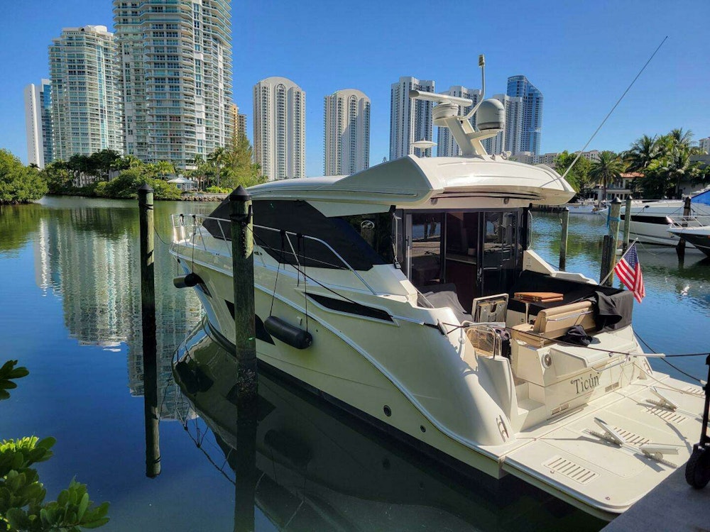 Sea Ray Sundancer 460 Yacht For Sale