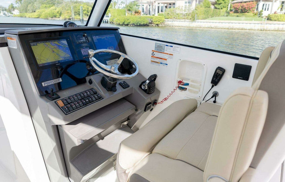 Pursuit DC 325 Dual Console Yacht For Sale