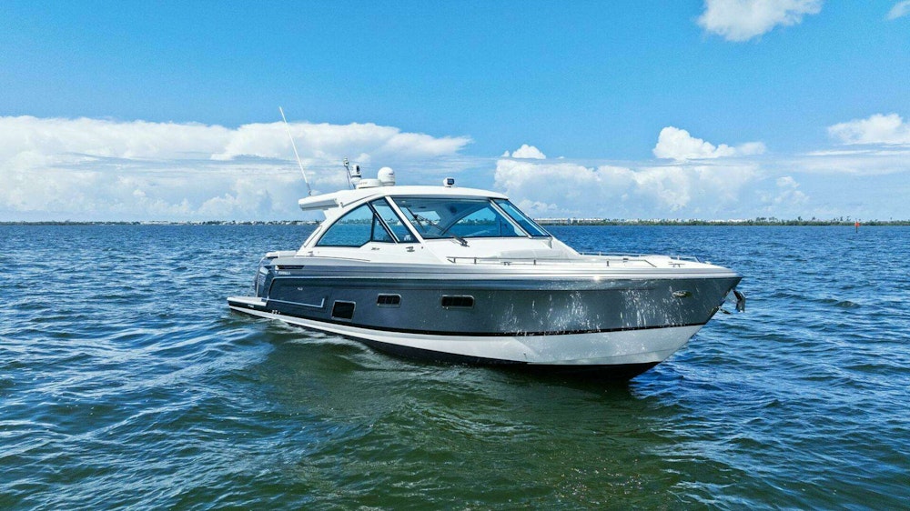 Formula 380 Super Sport Crossover Yacht For Sale