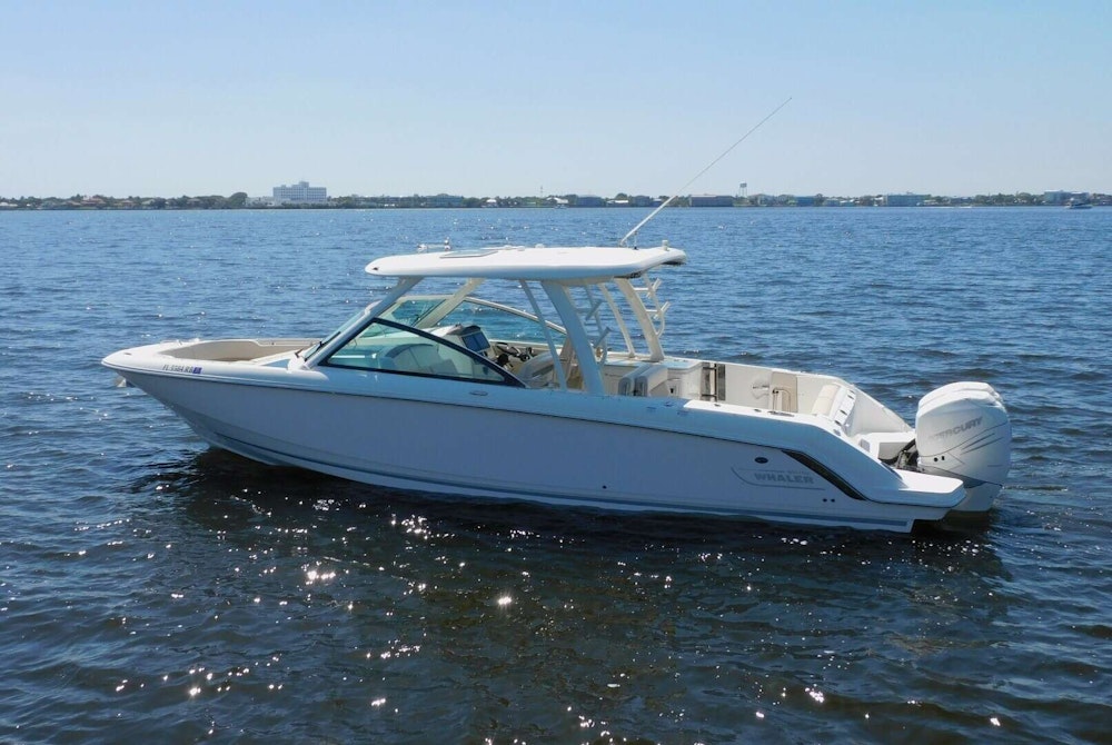 Boston Whaler 320 Vantage Yacht For Sale
