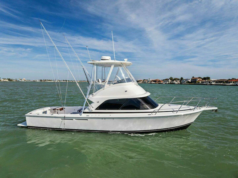 Bertram 35 Flybridge Yacht For Sale