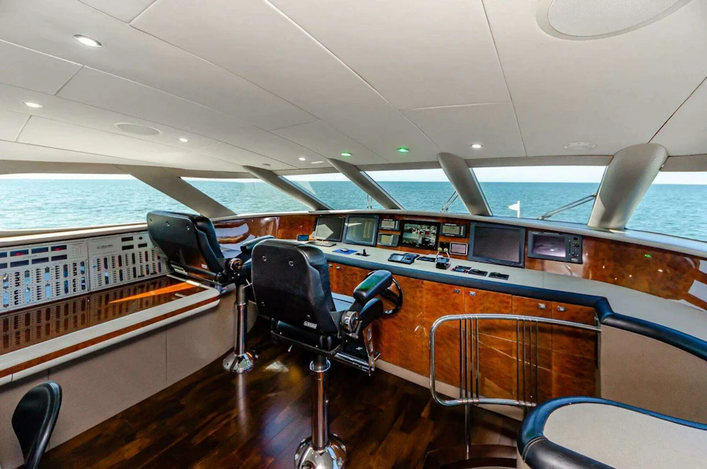Lazzara Yachts 94 Motor Yacht Yacht For Sale