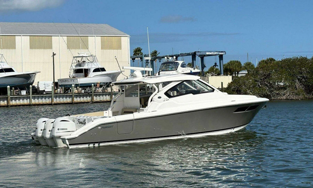 Pursuit 365 DC Yacht For Sale