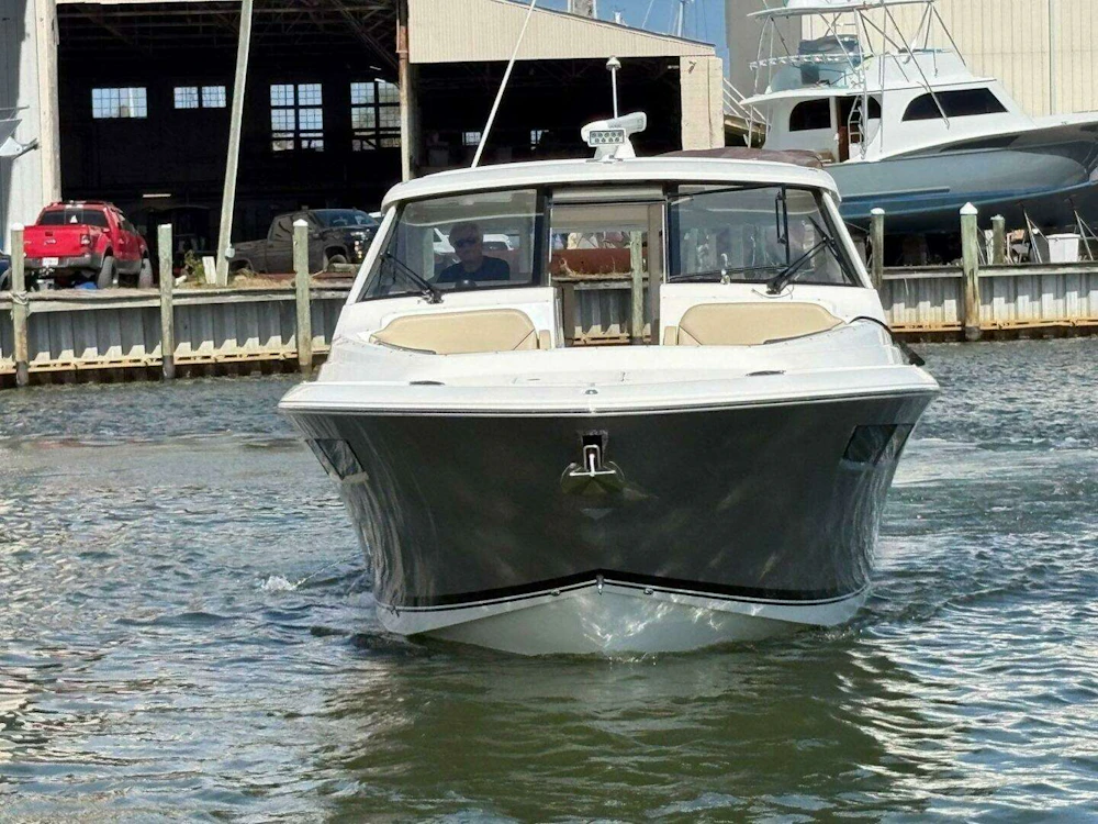 Pursuit 365 DC Yacht For Sale
