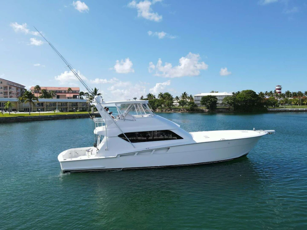 Hatteras 60 Convertible Yacht For Sale