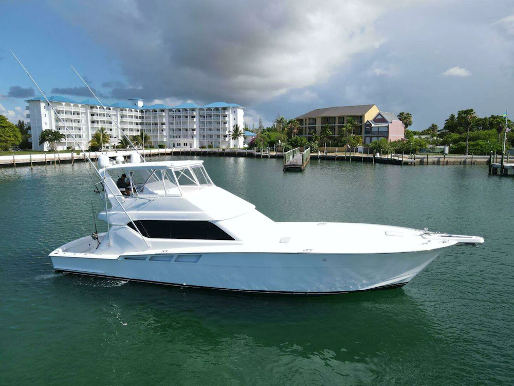 Hatteras 60 Convertible Yacht For Sale
