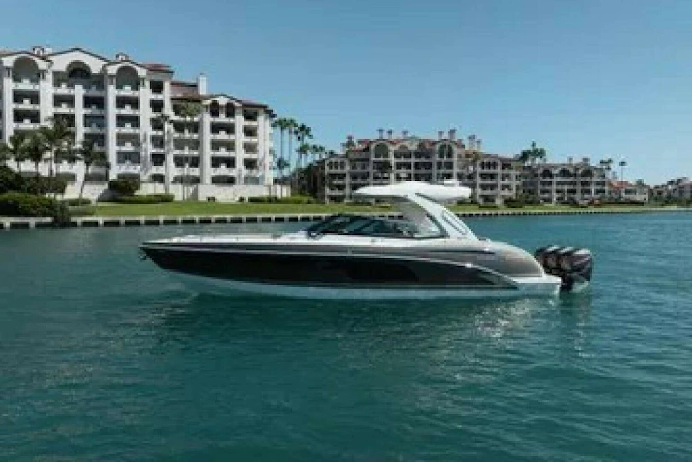 Formula 350 Crossover Bowrider OB Yacht For Sale