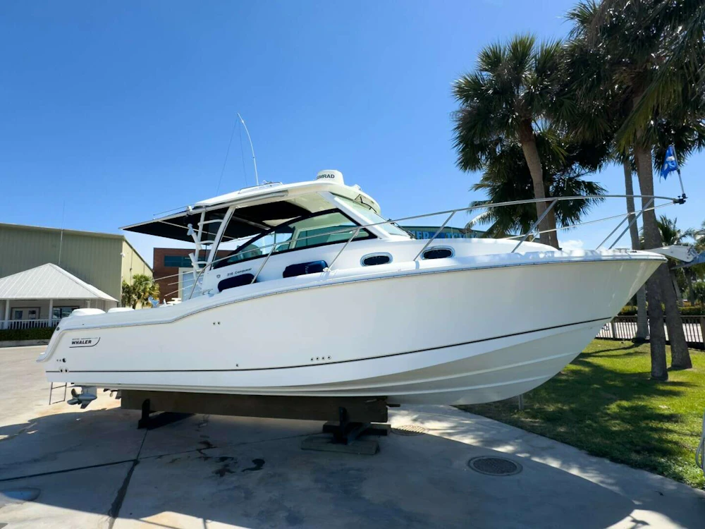 Boston Whaler 315 Conquest Yacht For Sale