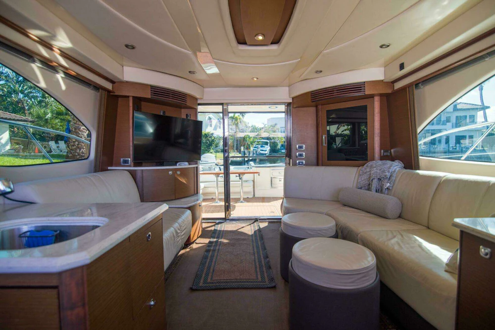 Sea Ray 520 Sedan Bridge Yacht For Sale
