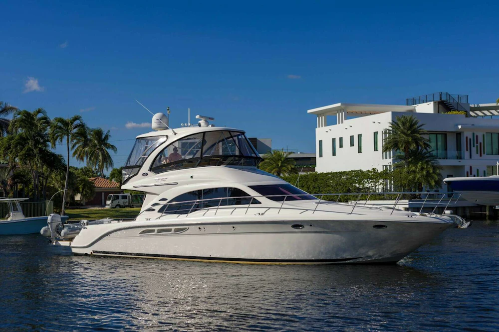 Sea Ray 520 Sedan Bridge Yacht For Sale