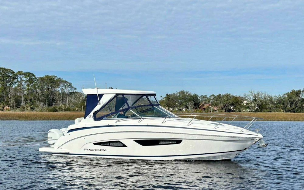 Regal 33 XO Yacht For Sale