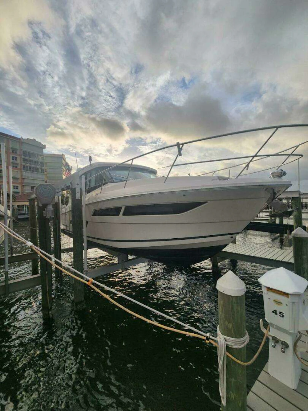 Regal 38XO Yacht For Sale