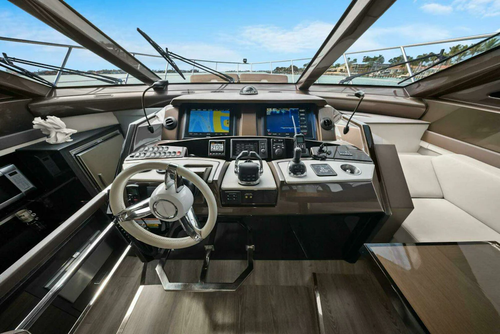 Marquis 630 Sport Yacht Yacht For Sale