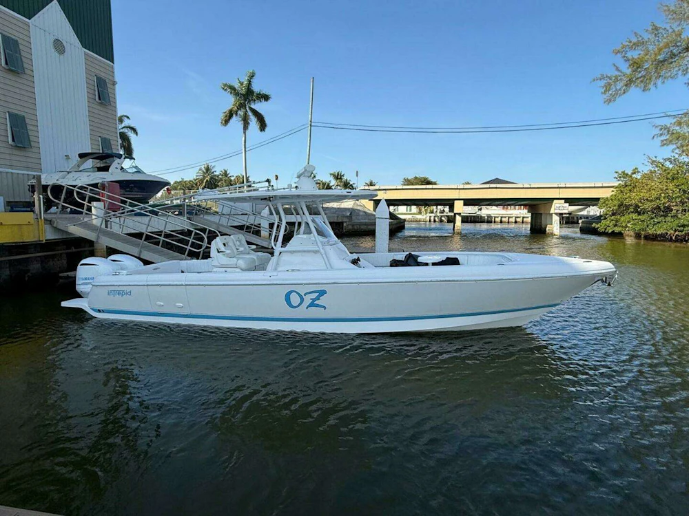 Intrepid 327 CC Yacht For Sale