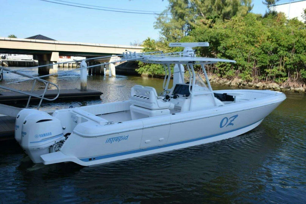 Intrepid 327 CC Yacht For Sale