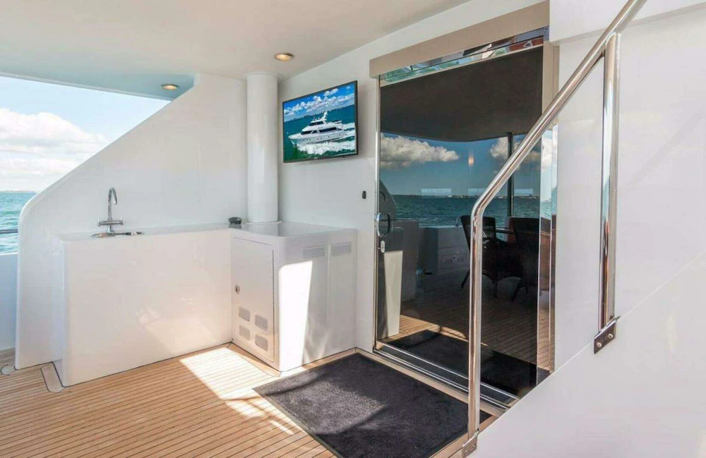 Ocean Alexander 100 Skylounge Megayacht Yacht For Sale
