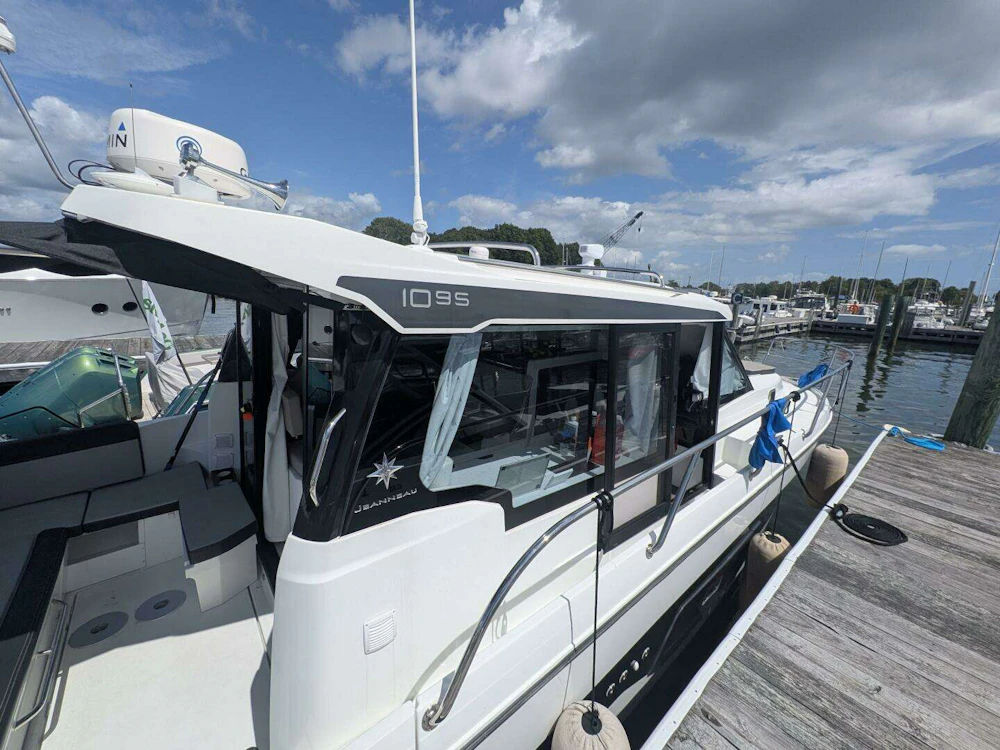 Jeanneau NC 1095 Weekender Yacht For Sale