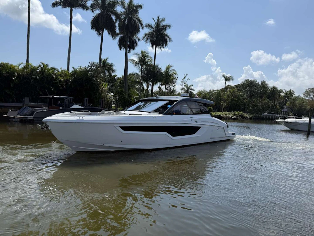 Cruisers Yachts 50 GLS Yacht For Sale
