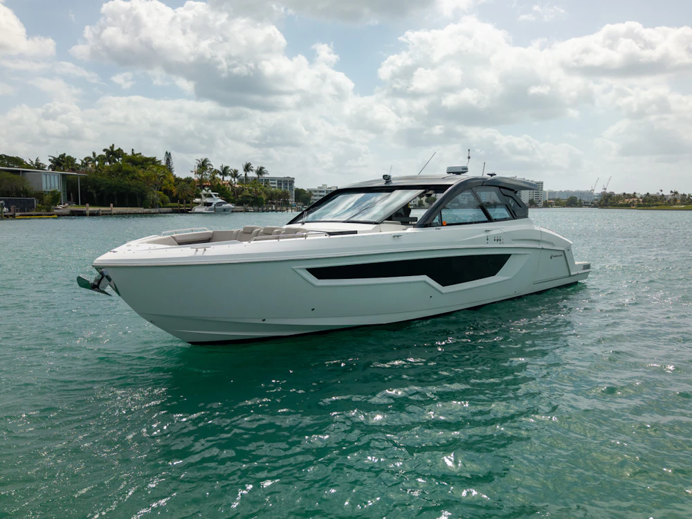 Cruisers Yachts 50 GLS Yacht For Sale