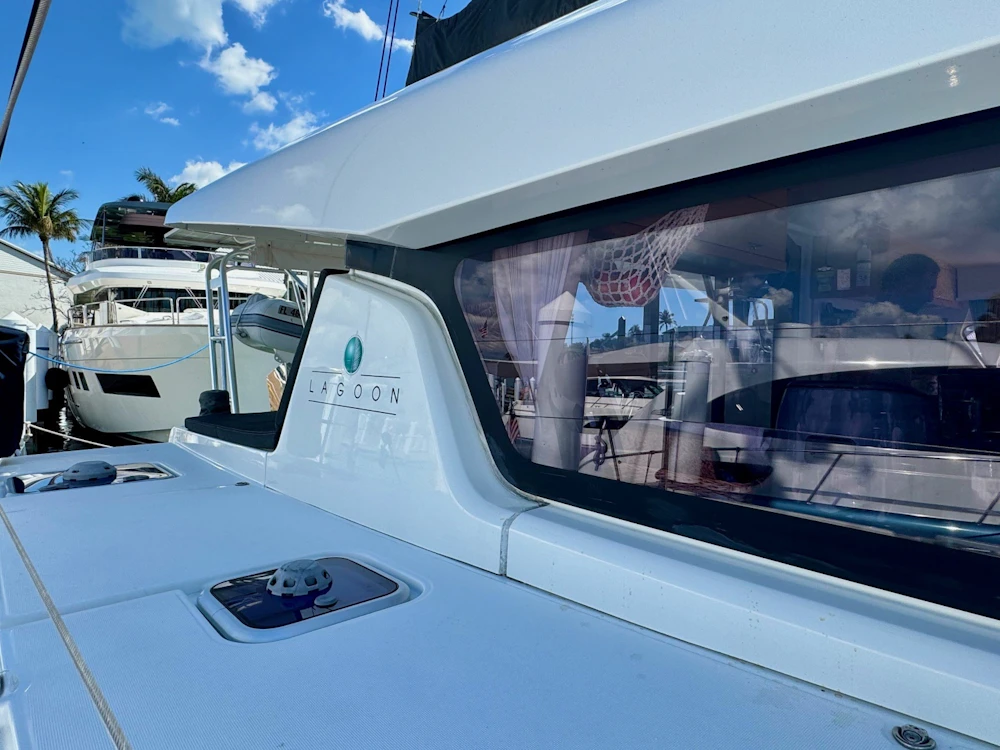 Lagoon 42 OV Yacht For Sale