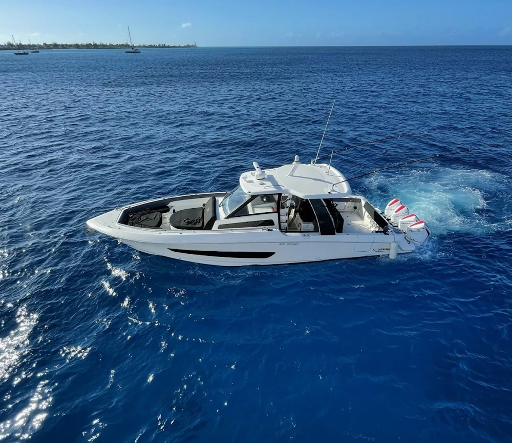 Boston Whaler 420 Outrage Yacht For Sale