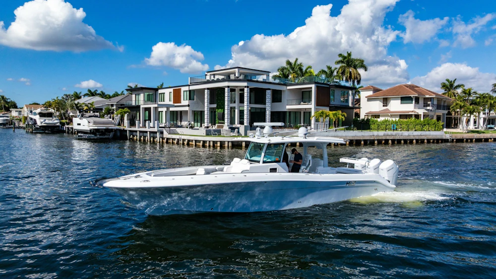 HCB 42 Lujo Yacht For Sale