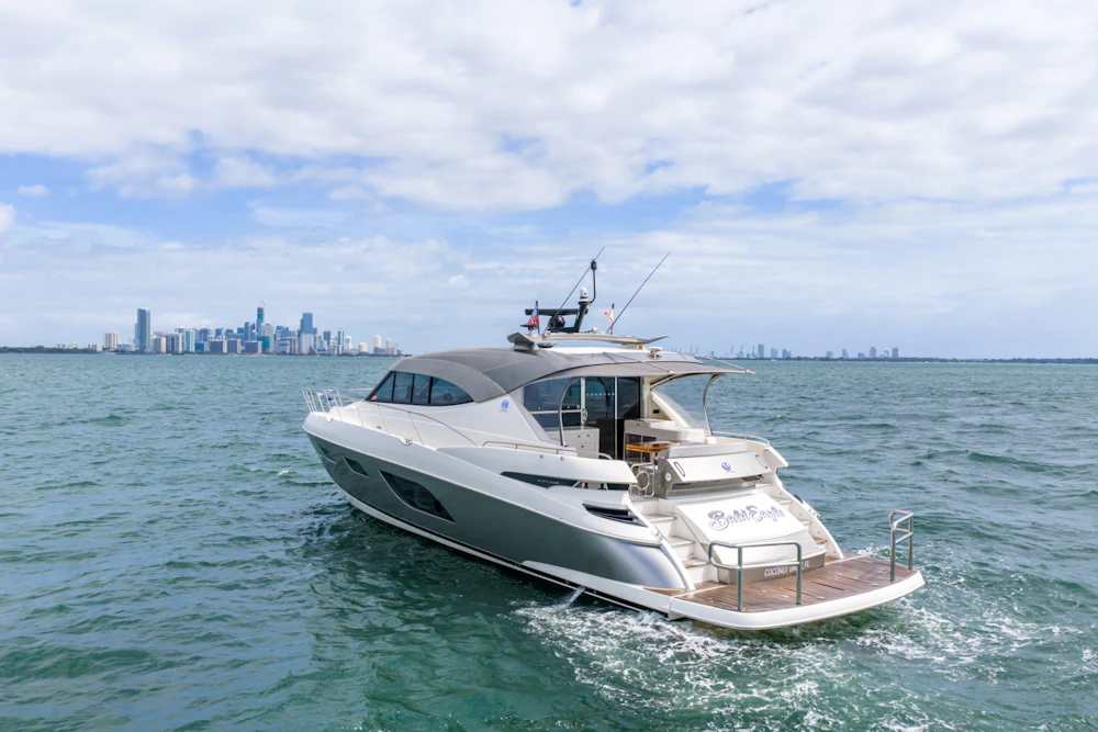 Riviera 6000 SPORT YACHT Yacht For Sale