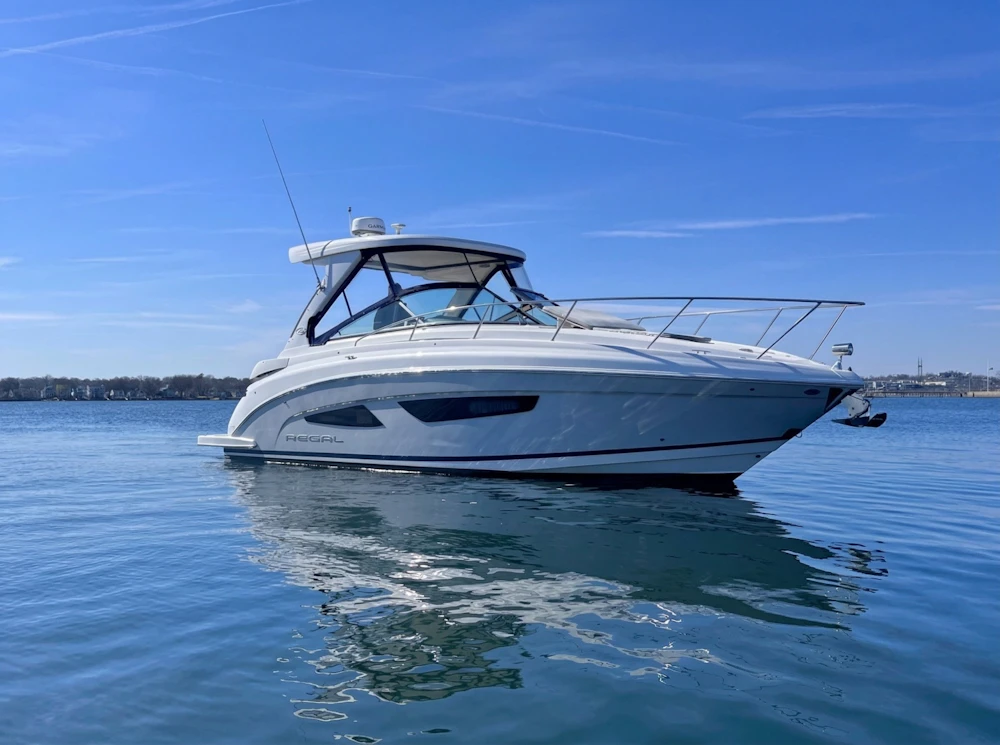Regal 33 XO Yacht For Sale