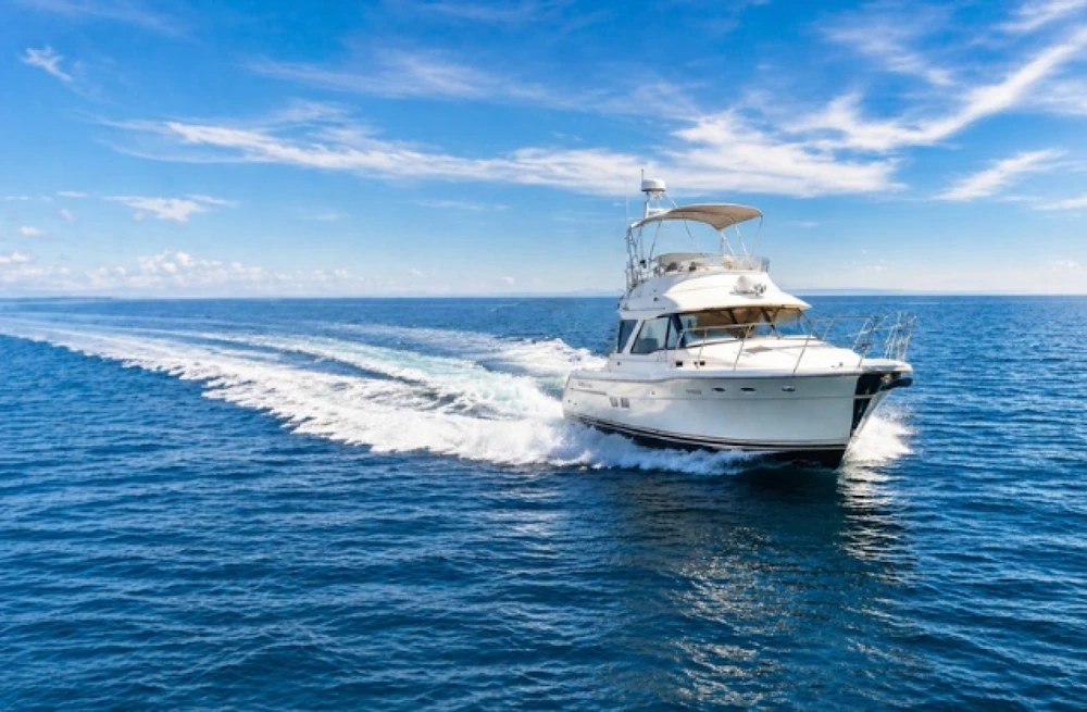 Cutwater C-32 CB Yacht For Sale