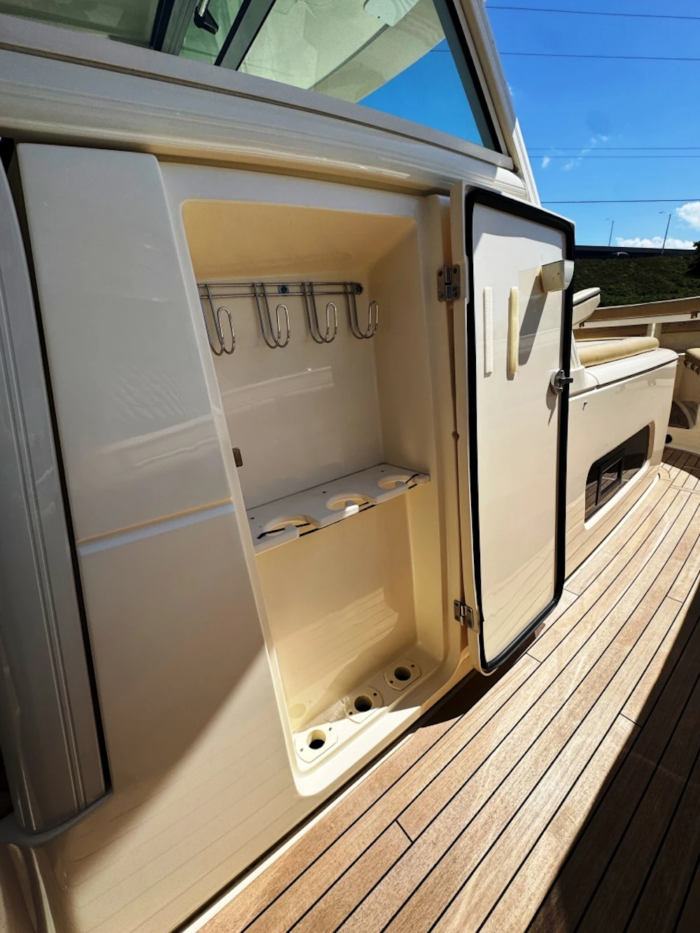 Scout 350LXF Yacht For Sale
