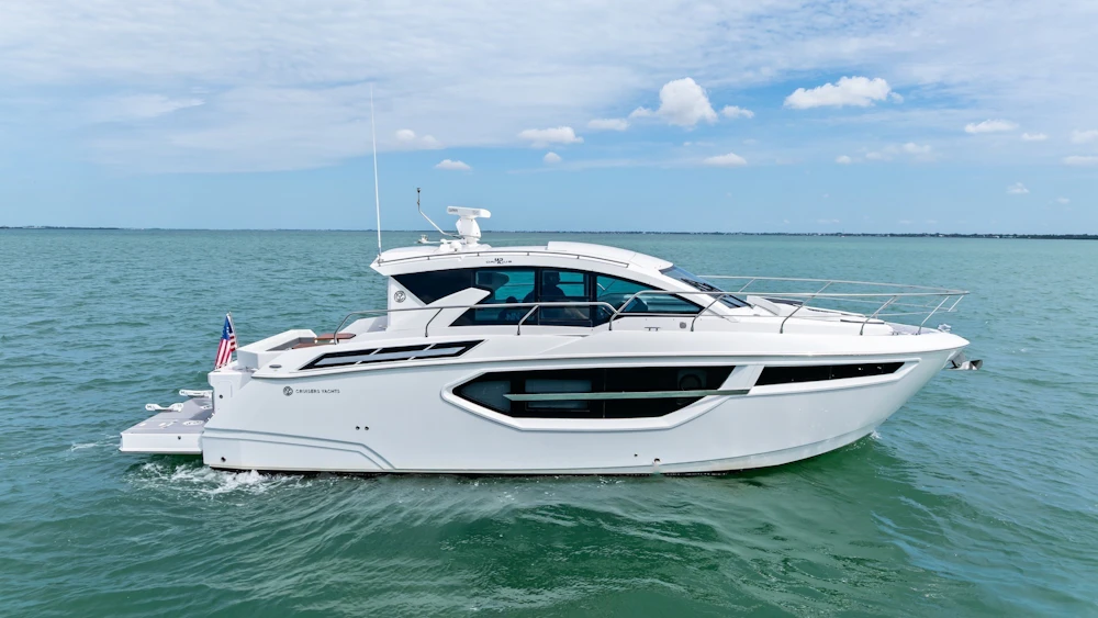 Cruisers Yachts 42 Cantius Yacht For Sale