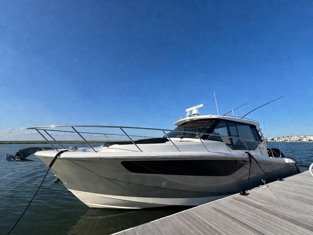 Boston Whaler 405 Conquest Yacht For Sale