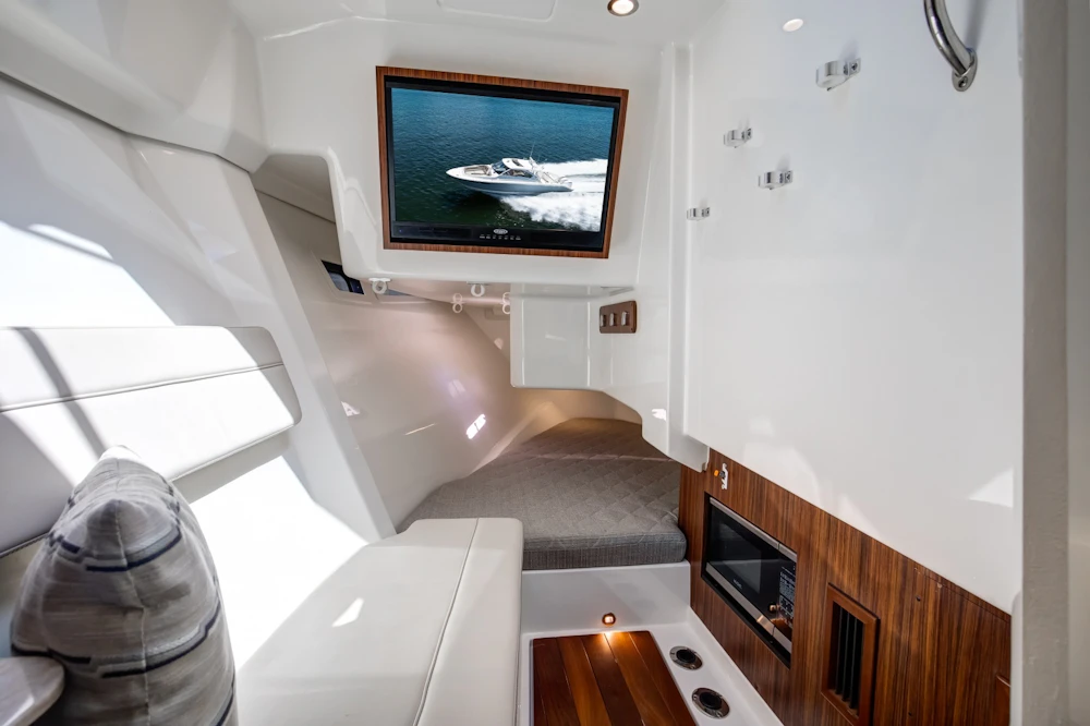 Pursuit DC 365 Yacht For Sale