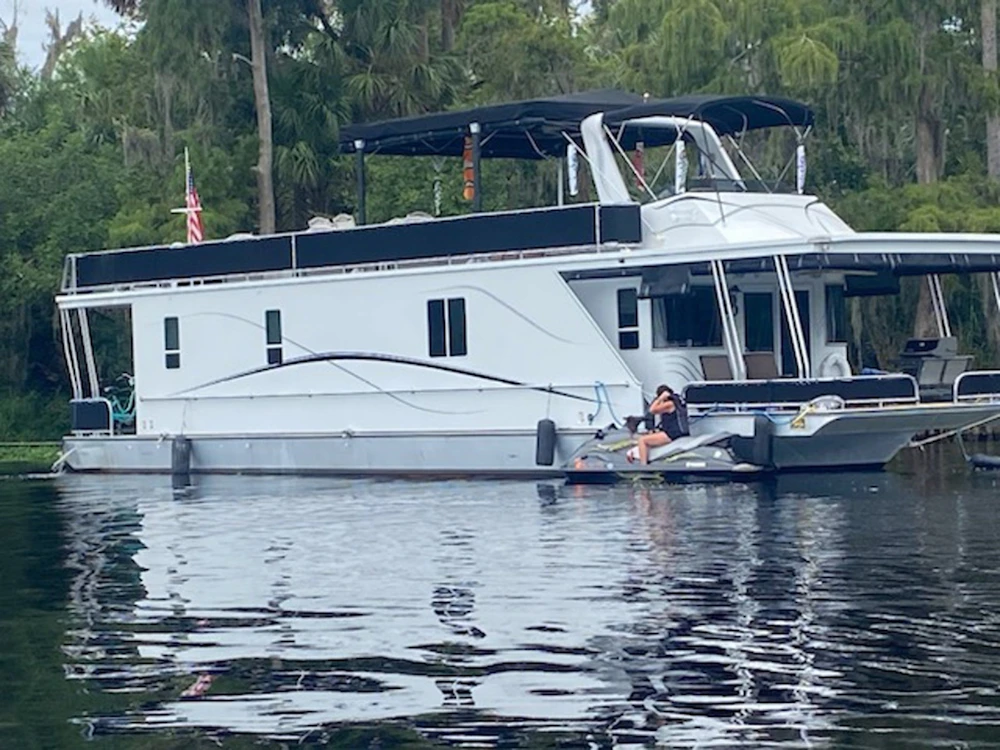 Horizon 6015 Yacht For Sale
