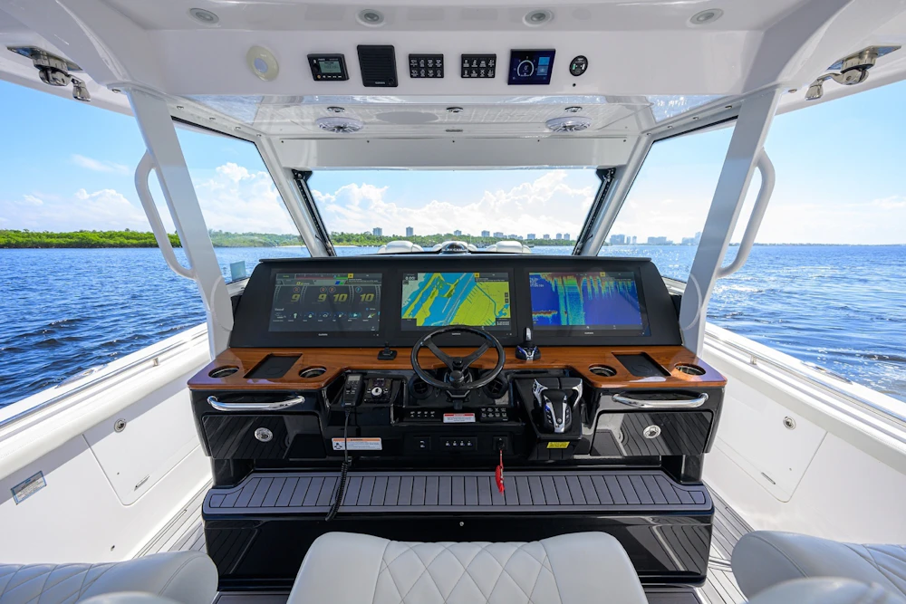 Everglades 455 Center Console Yacht For Sale