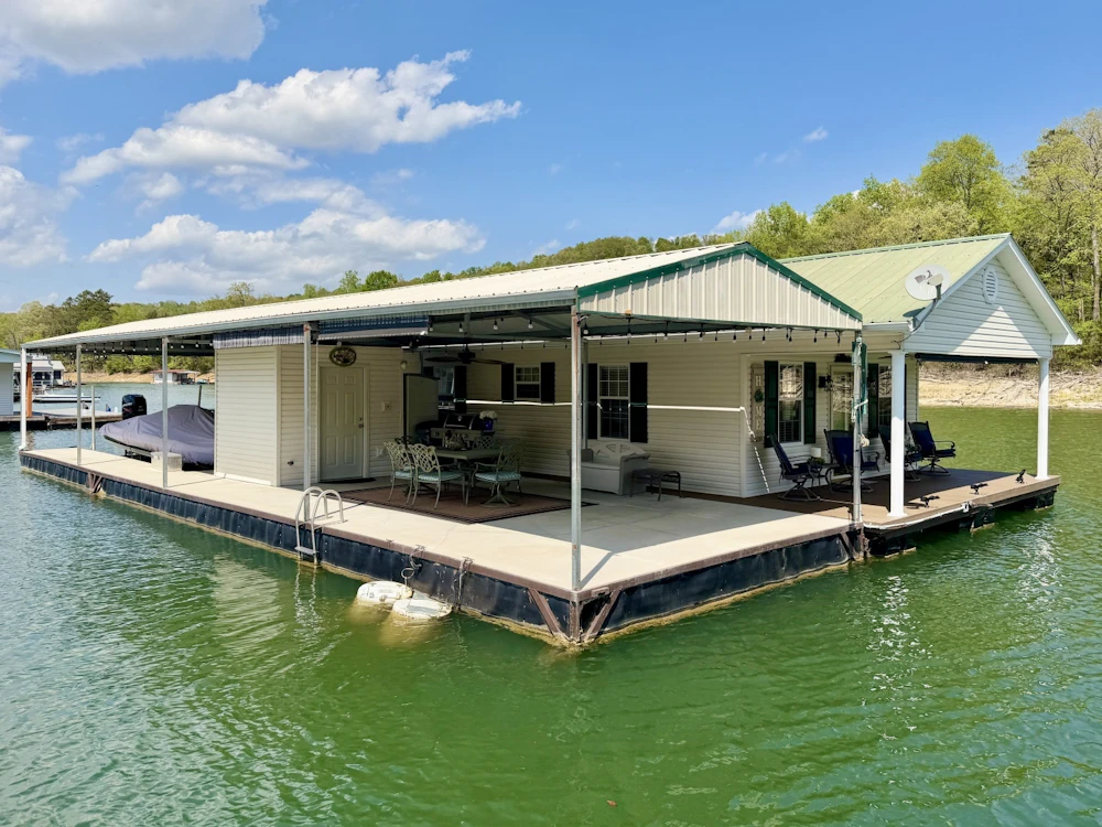 Custom 20 x 53 Floating Cabin - Approx 999/sqft Yacht For Sale