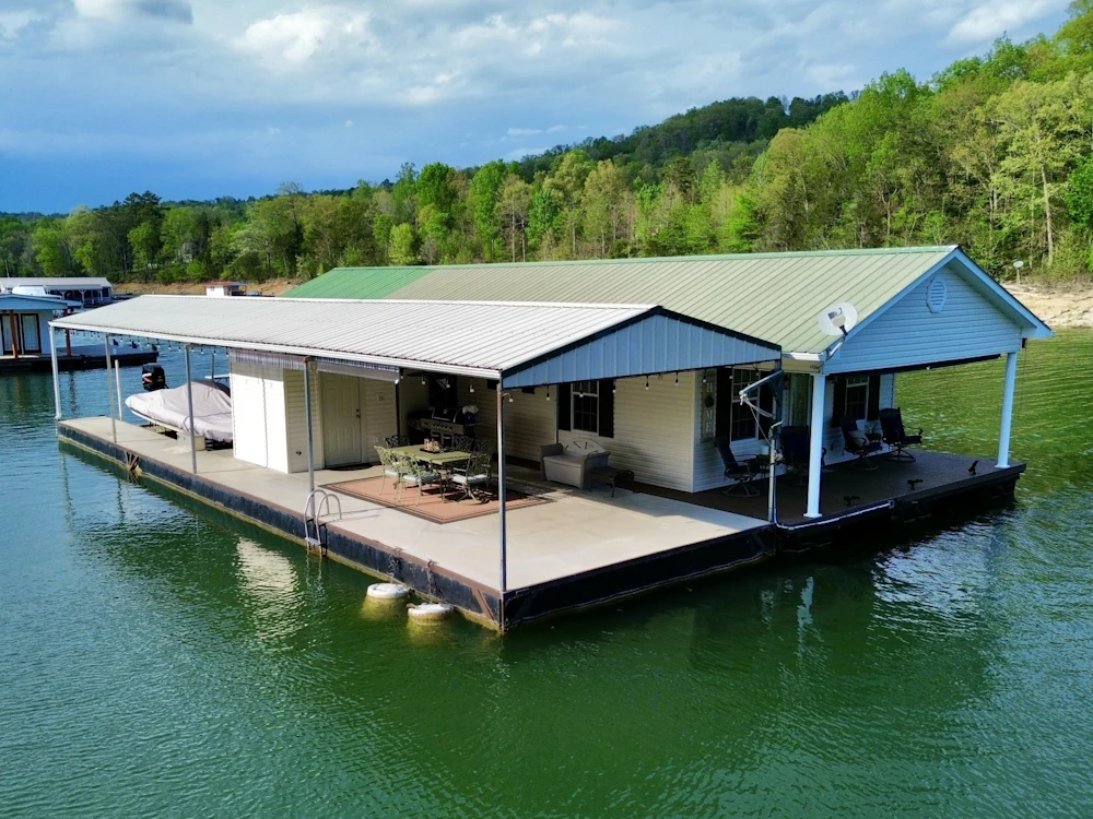 Custom 20 x 53 Floating Cabin - Approx 999/sqft Yacht For Sale