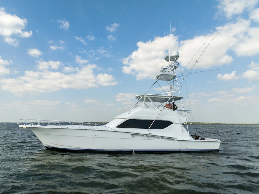 Hatteras 60 Convertible Yacht For Sale