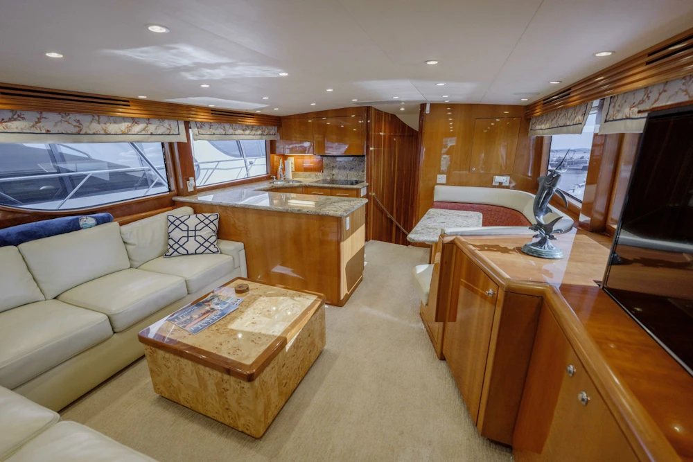 Hatteras 60 Convertible Yacht For Sale