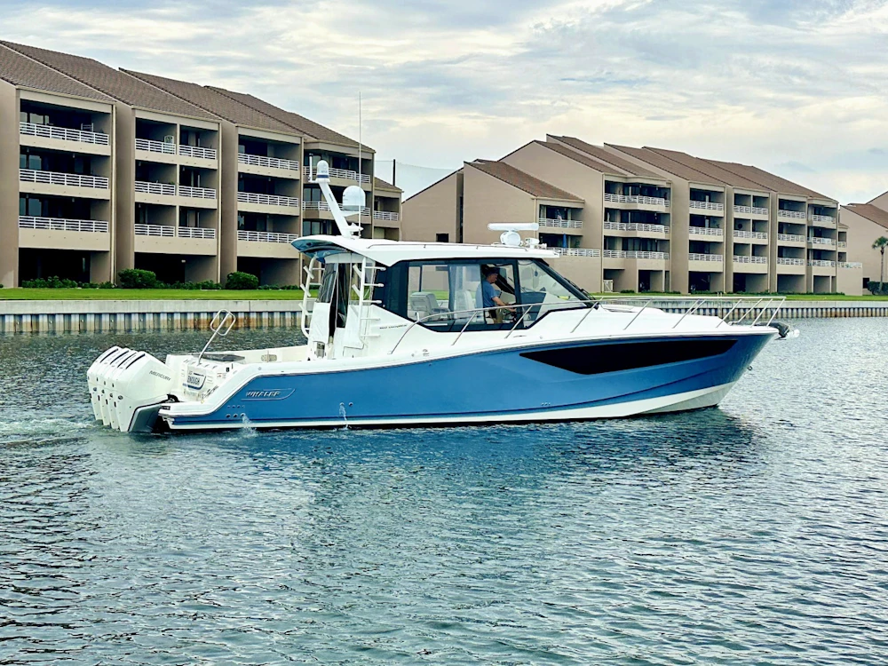 Boston Whaler 405 Conquest Yacht For Sale