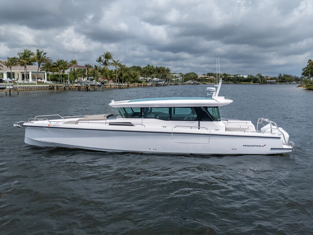 Axopar 45 XC Cross Cabin Yacht For Sale