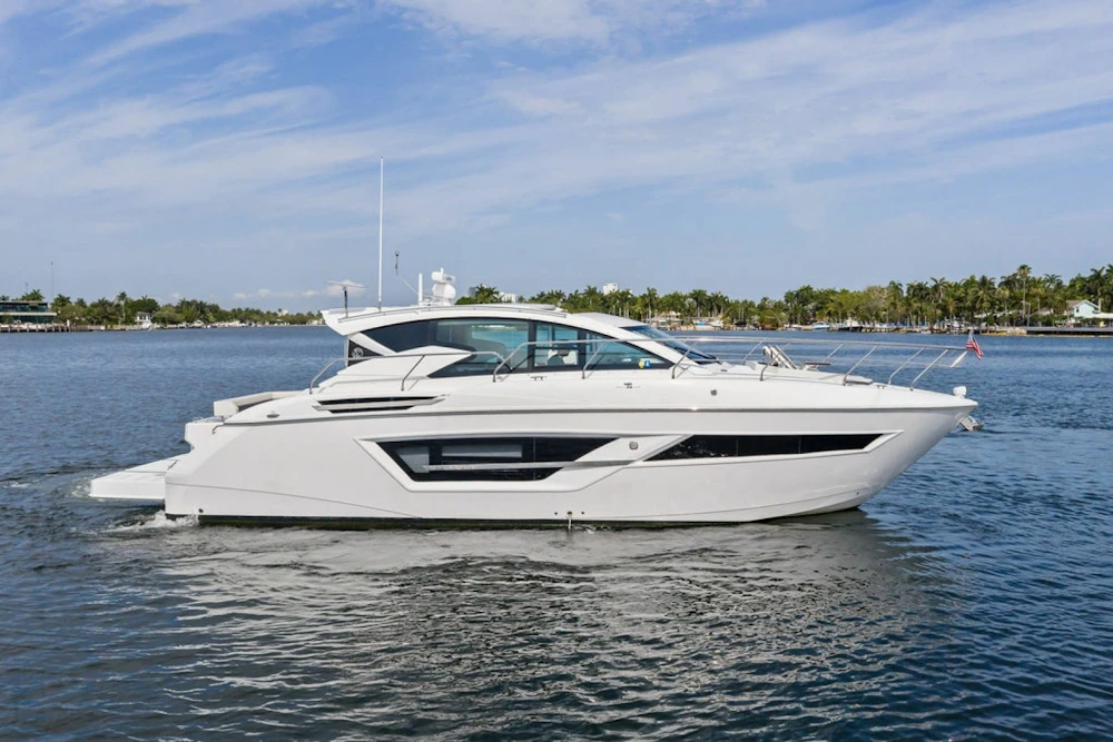 Cruisers Yachts 46 CANTIUS Yacht For Sale