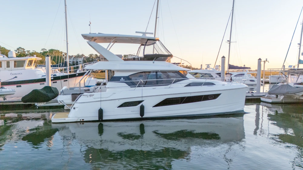 Aquila 44 Yacht For Sale