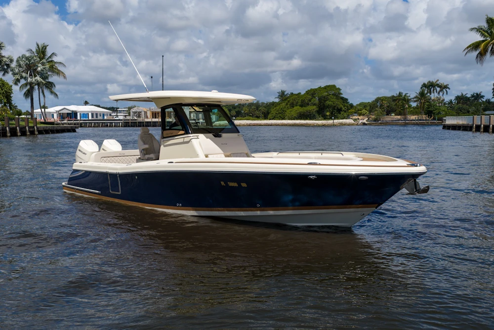 Chris-Craft 30 Catalina Yacht For Sale