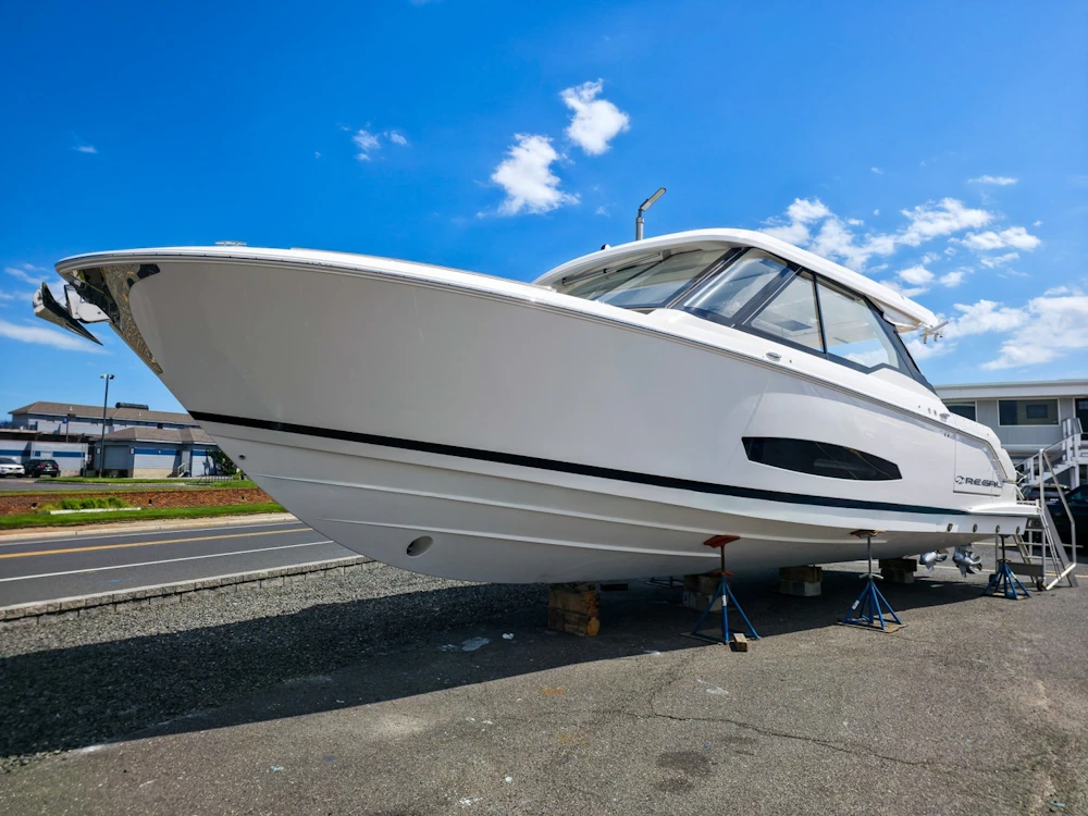 Regal LX43 Yacht For Sale