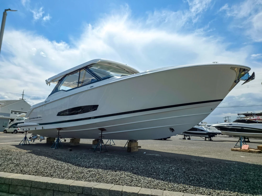 Regal LX43 Yacht For Sale