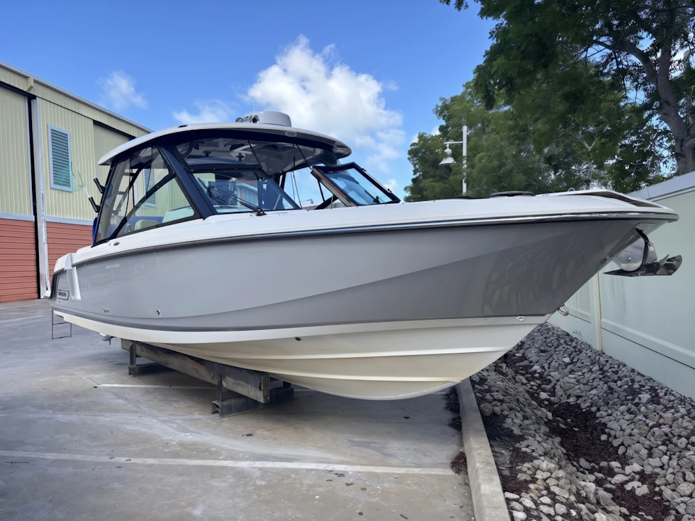 Boston Whaler 320 Vantage Yacht For Sale