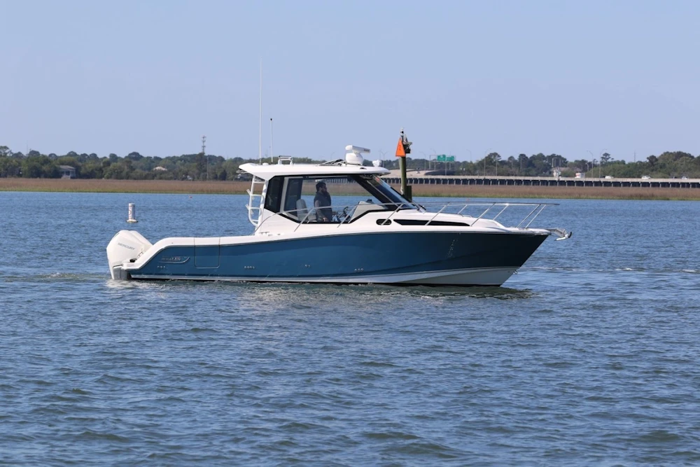 Boston Whaler 325 Conquest Yacht For Sale
