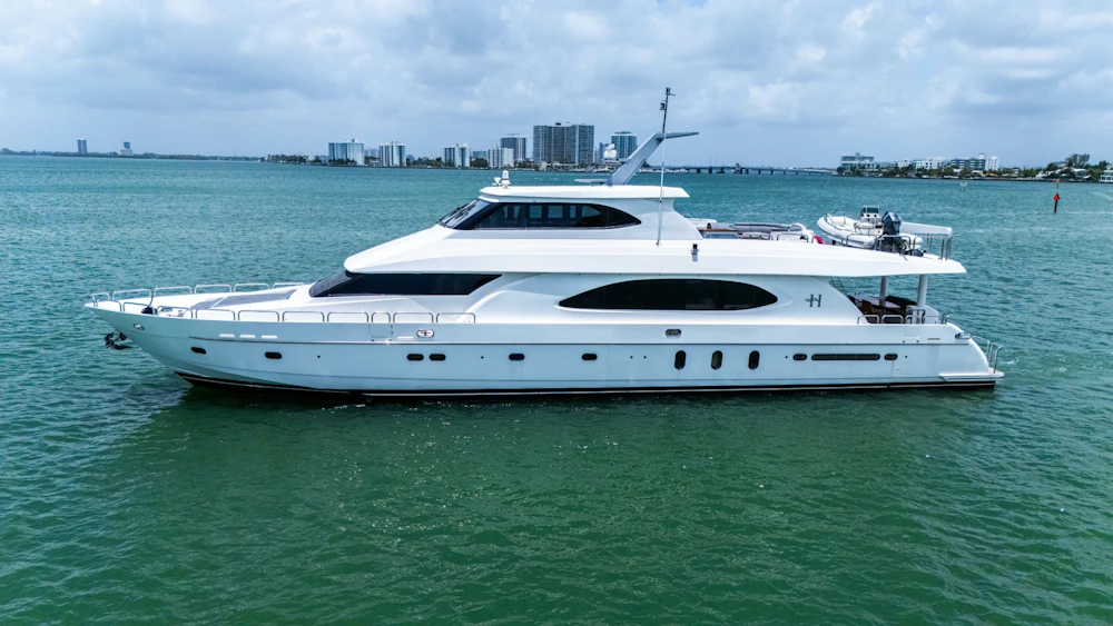 Hargrave Sky Lounge Yacht For Sale